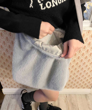 グレー