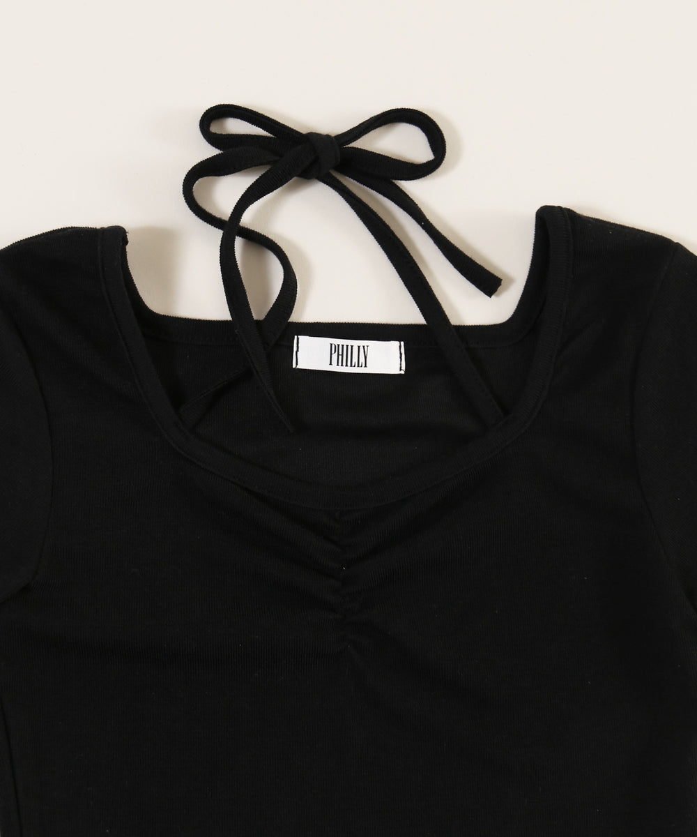 シンプルチョーカーTシャツ