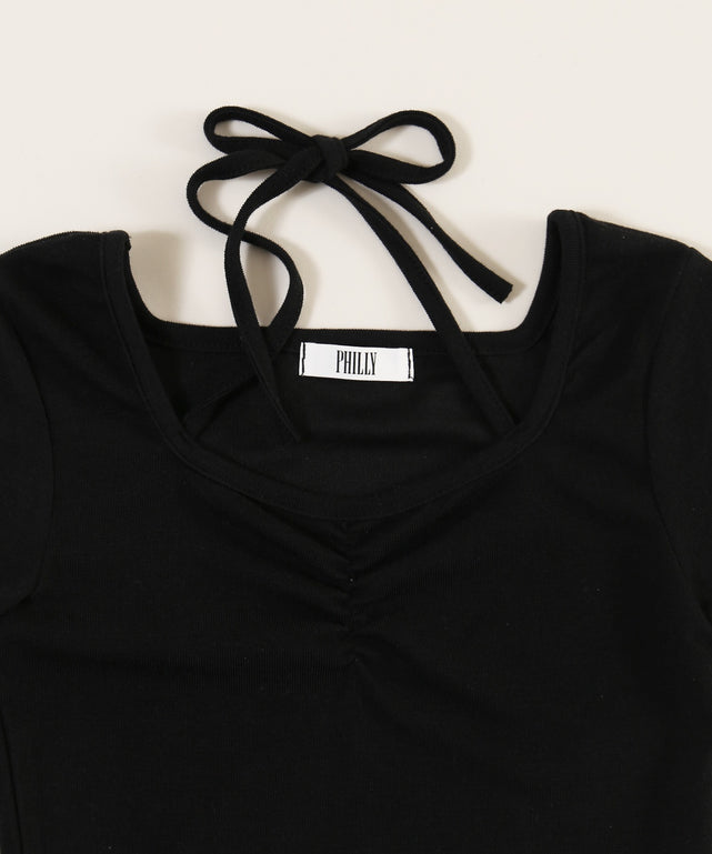 シンプルチョーカーTシャツ