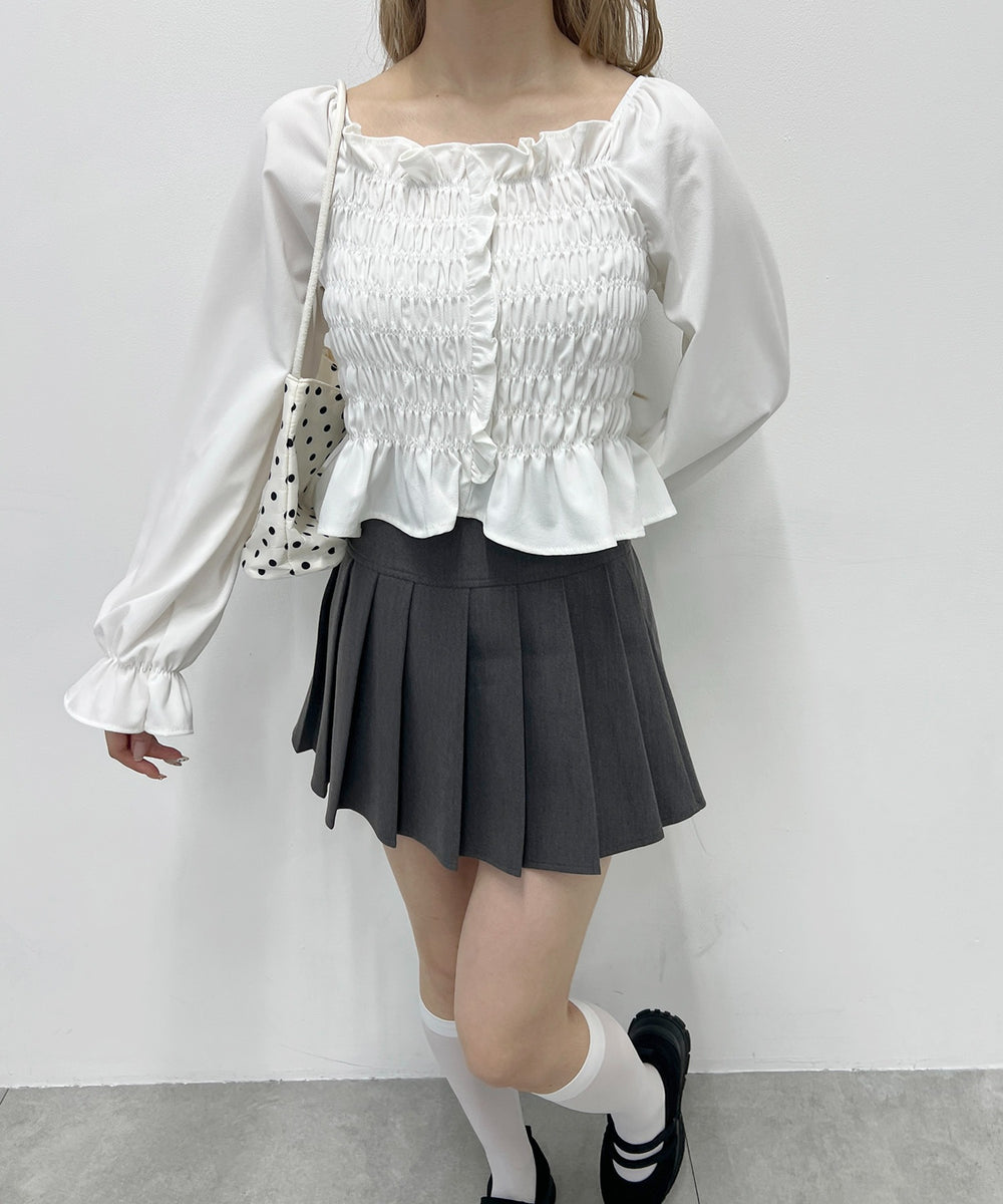 ホワイト モデル：160㎝ F着用