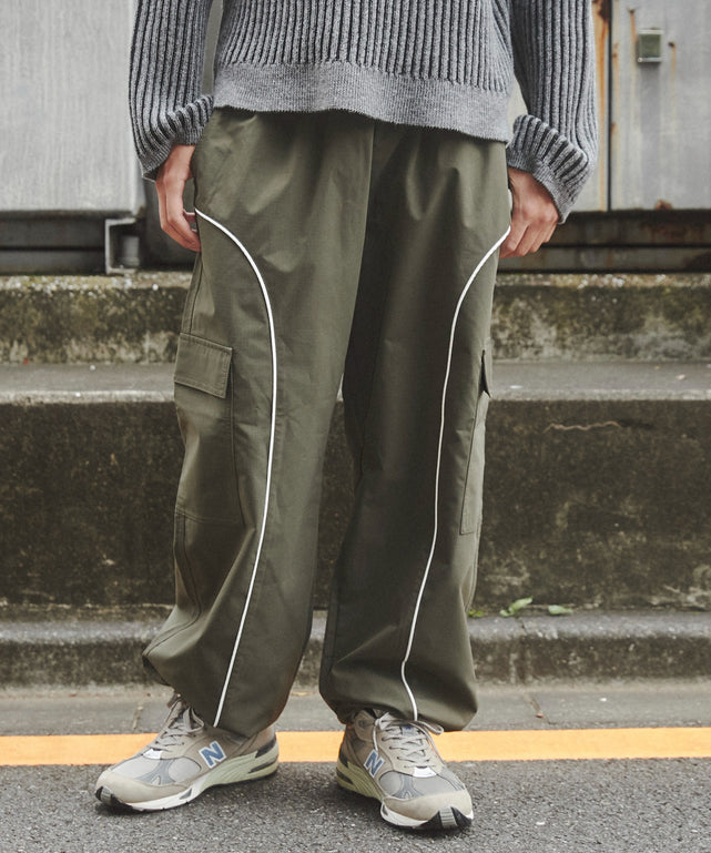 カーキ モデル：178cm M着用