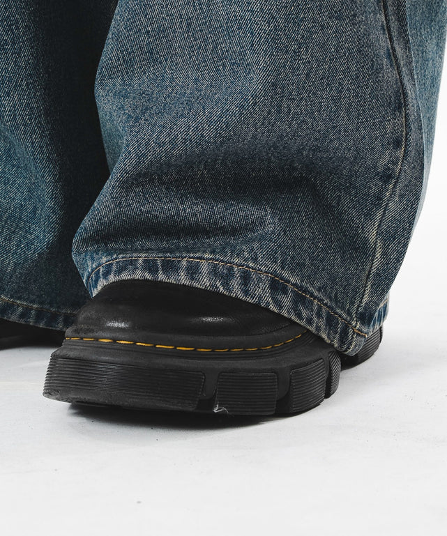 バックグラフィックデニムパンツ