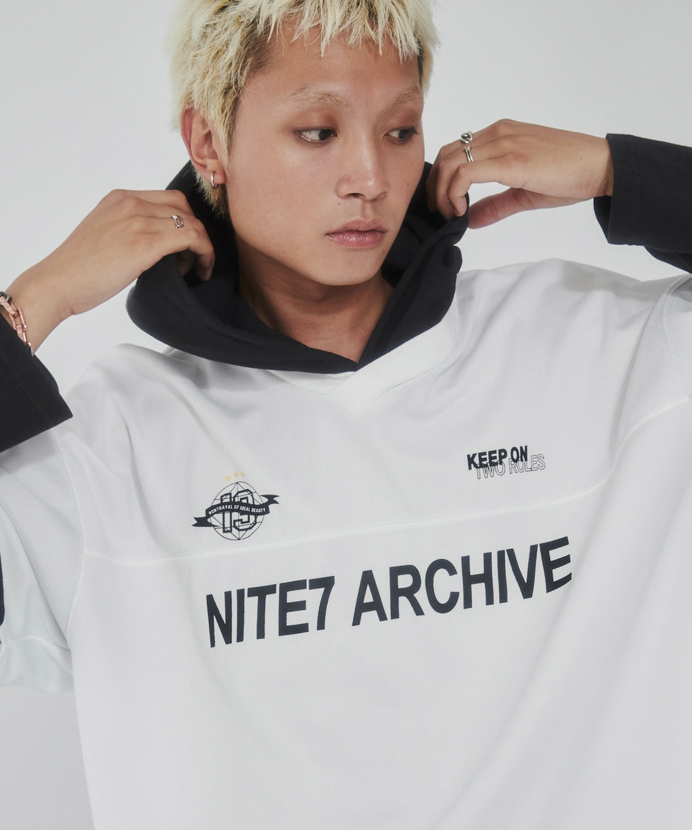 ホワイト モデル：178cm L着用