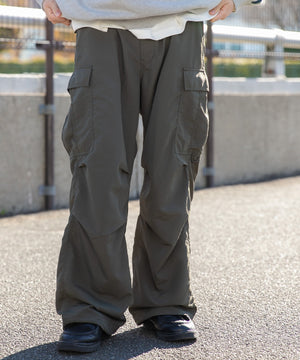 カーキ モデル：174cm L着用