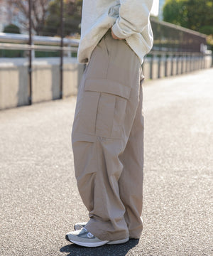 ベージュ モデル：174cm L着用