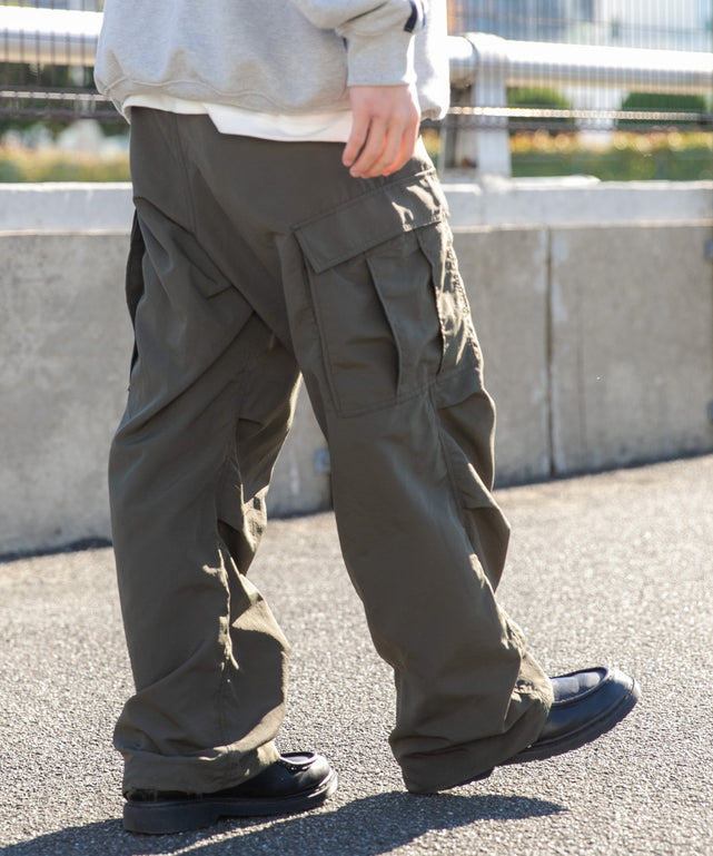 カーキ モデル：174cm L着用