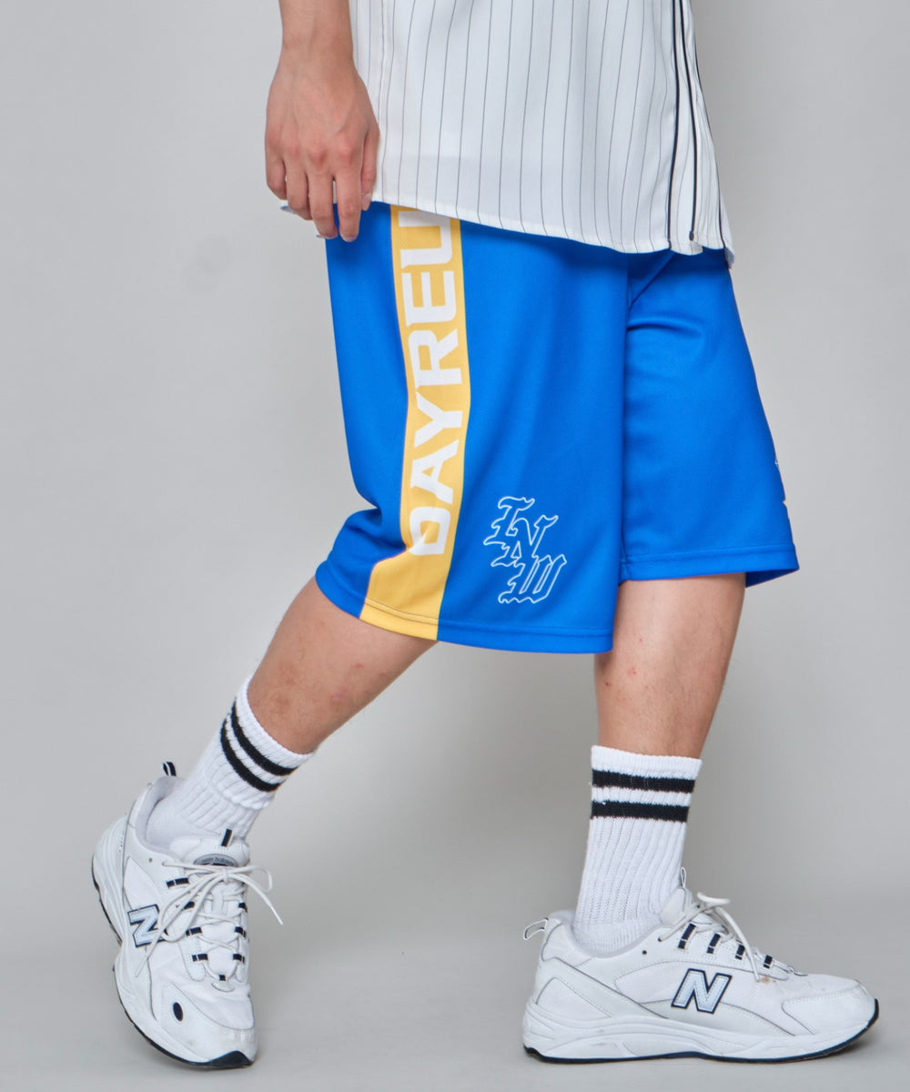 ブルー　モデル:178cm L着用