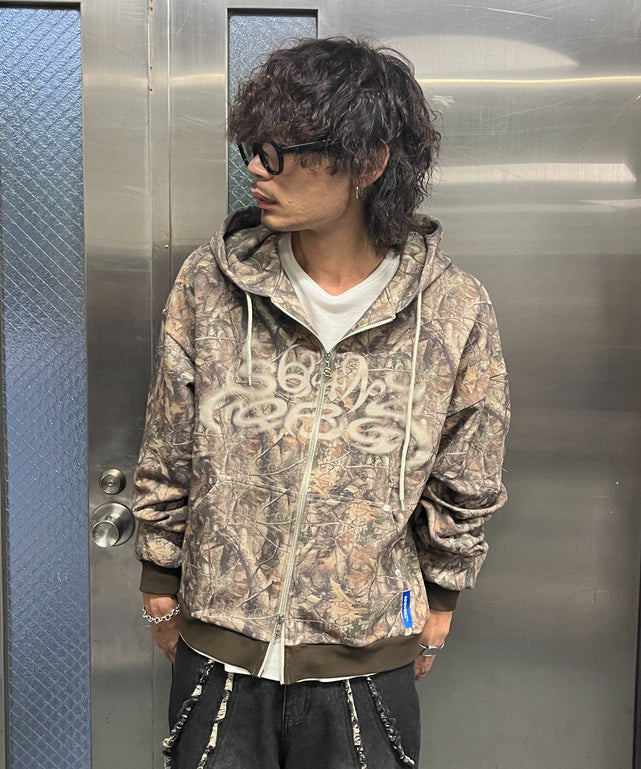 SEQUENZ　ロゴフェードZIPパーカー/柄1 モデル:178cm Lサイズ着用