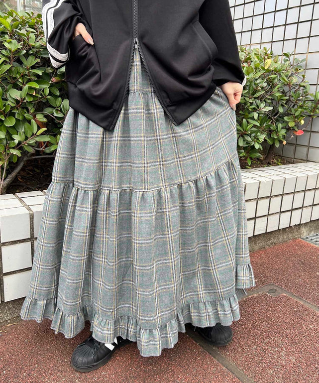 チェックティアードロングスカート/グレー モデル：157㎝ F着用