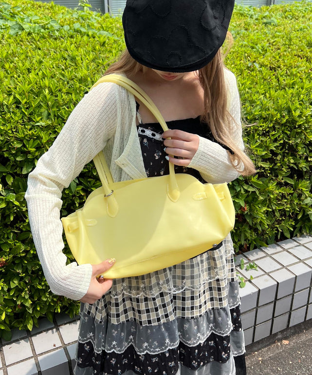 イエロー