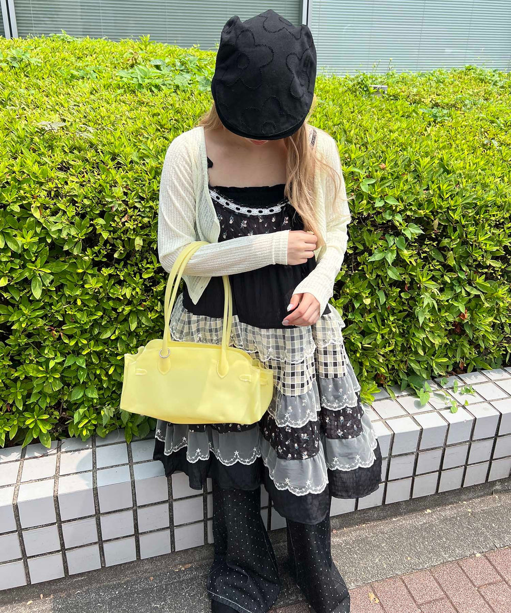 イエロー