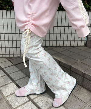 ホワイト モデル：155㎝ F着用