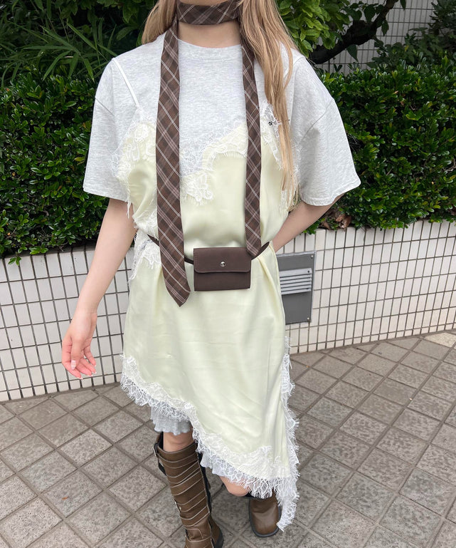 アシメヘムサテンキャミワンピース/イエロー モデル：160㎝ F着用