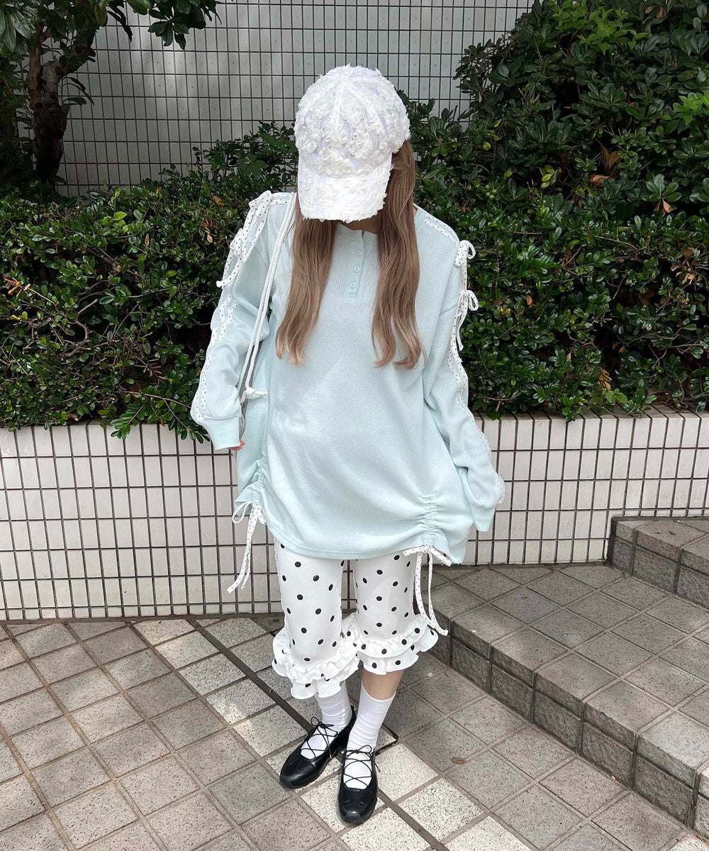 ホワイト モデル：160㎝ F着用