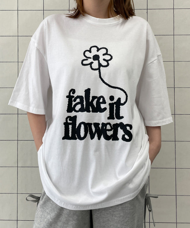 fake　it　flowersビッグT/ホワイト　モデル:155cm F着用
