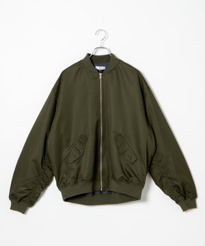 カーキ