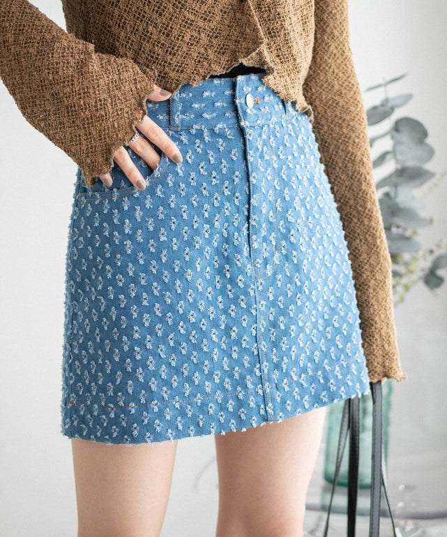 パンチングデニム台形ミニスカート/デニム淡 モデル：161cm F着用