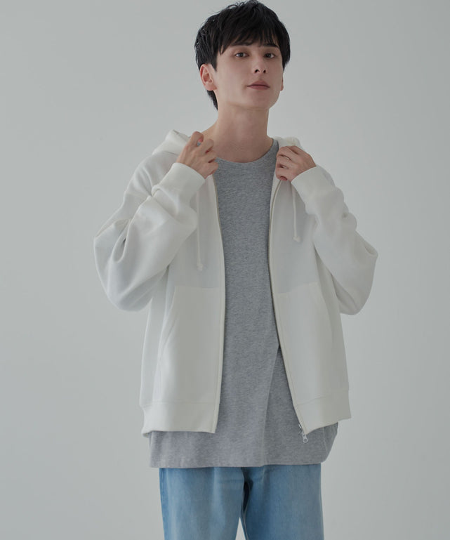 ホワイト 　モデル:177cm L着用