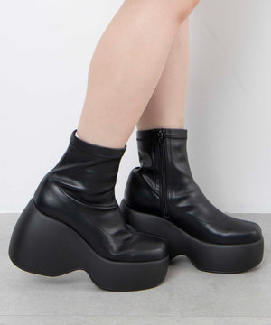 ブラック