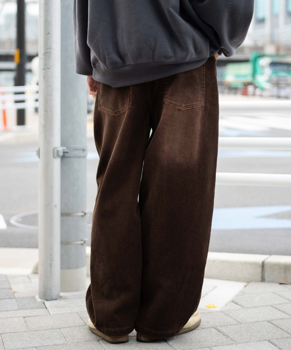 ブラウン モデル：180cm L着用