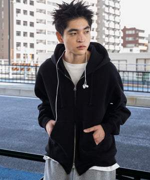 ブラック モデル：180cm L着用