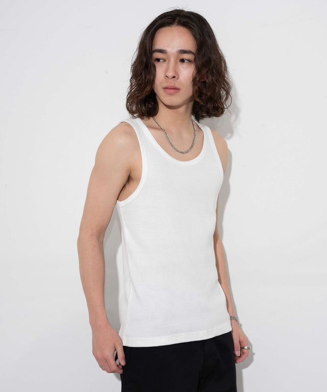 リブタンクトップ/ホワイト モデル：174cm L着用