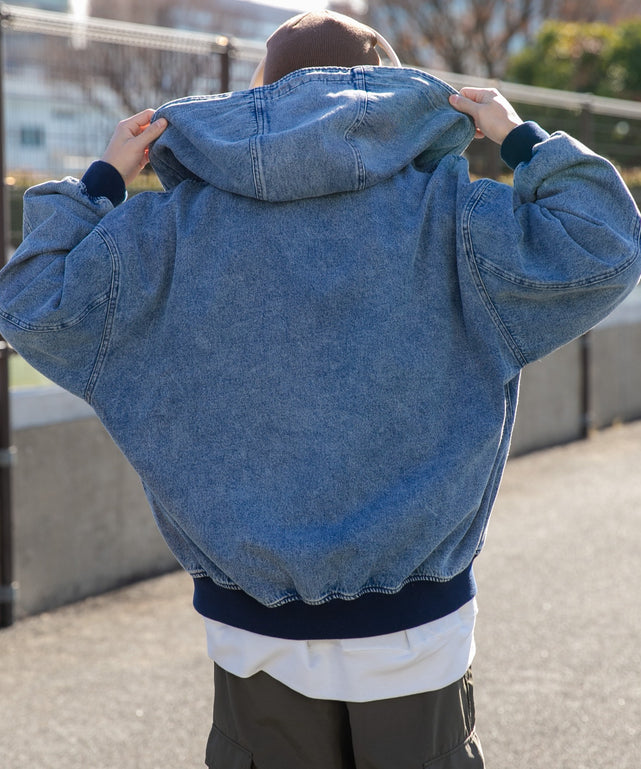 デニム淡加工色 モデル：174cm L着用