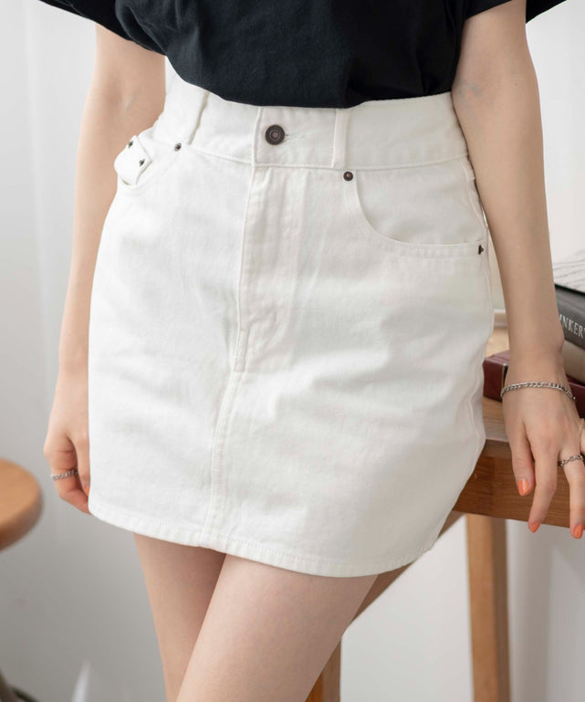 台形デニムミニスカート/オフホワイト　モデル:163cm M着用