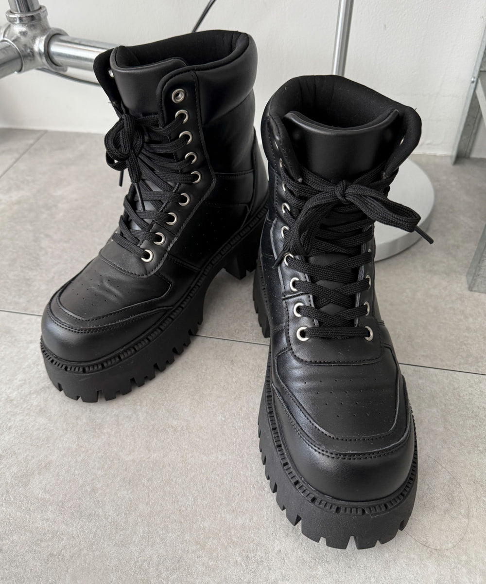 ブラック
