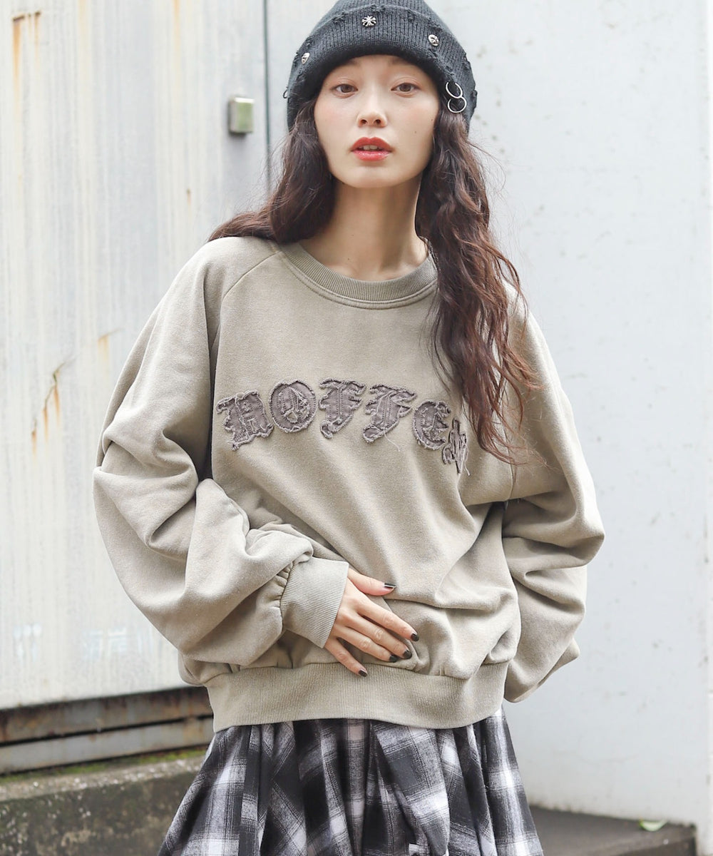 ベージュ　モデル：161cm L着用