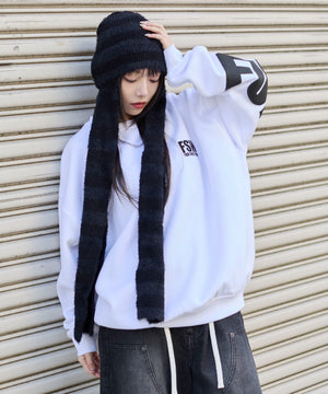 ホワイト　モデル：159cm L着用