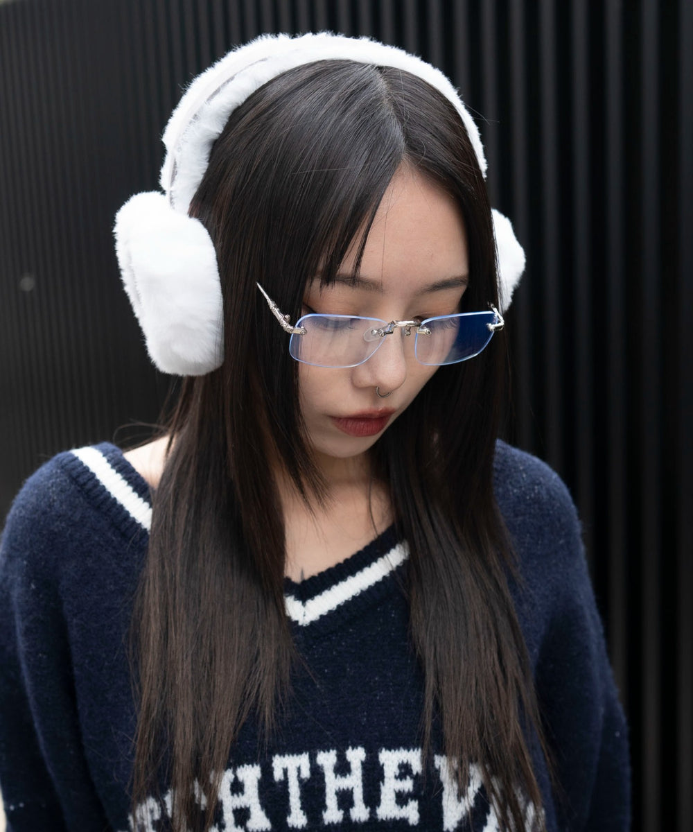 グレー