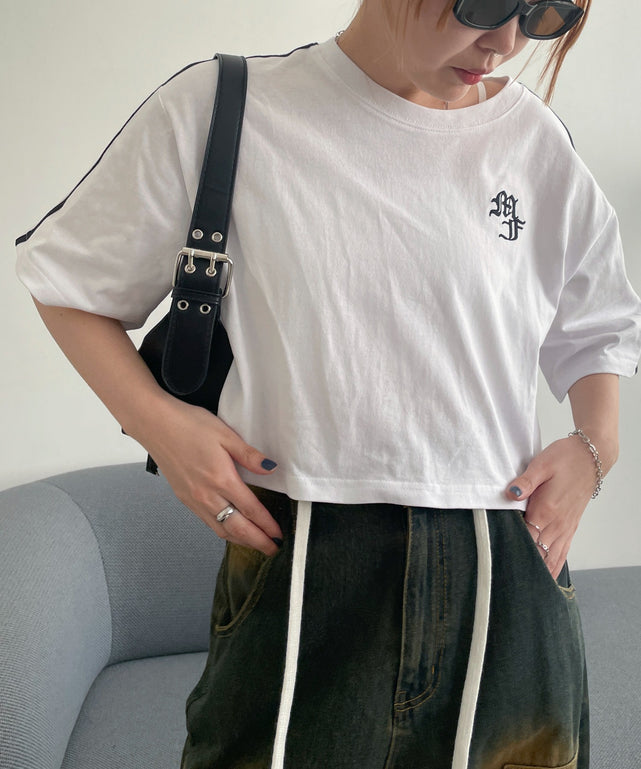 ホワイト モデル：155cm M着用