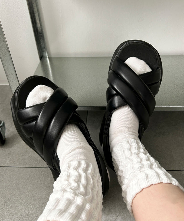 ブラック