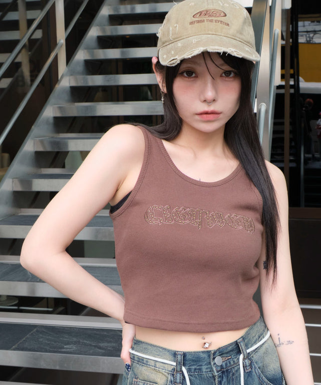 スタッズグラフィックタンク/ブラウン モデル：159cm F着用