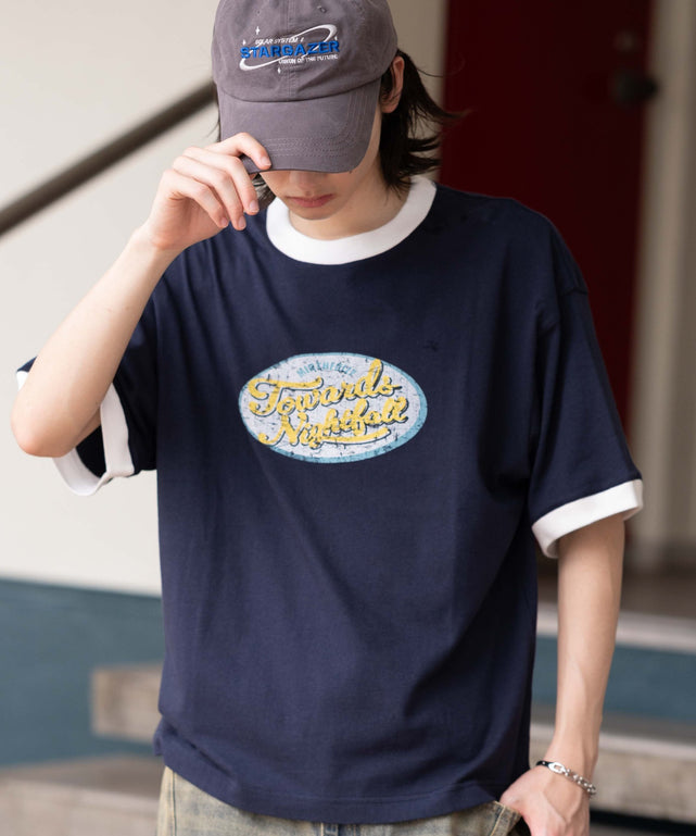 コンパクトフィットグラフィックリンガーT（SS）/ネイビー モデル：175cm L着用