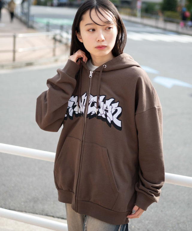 ブラウン　モデル:161cm L着用