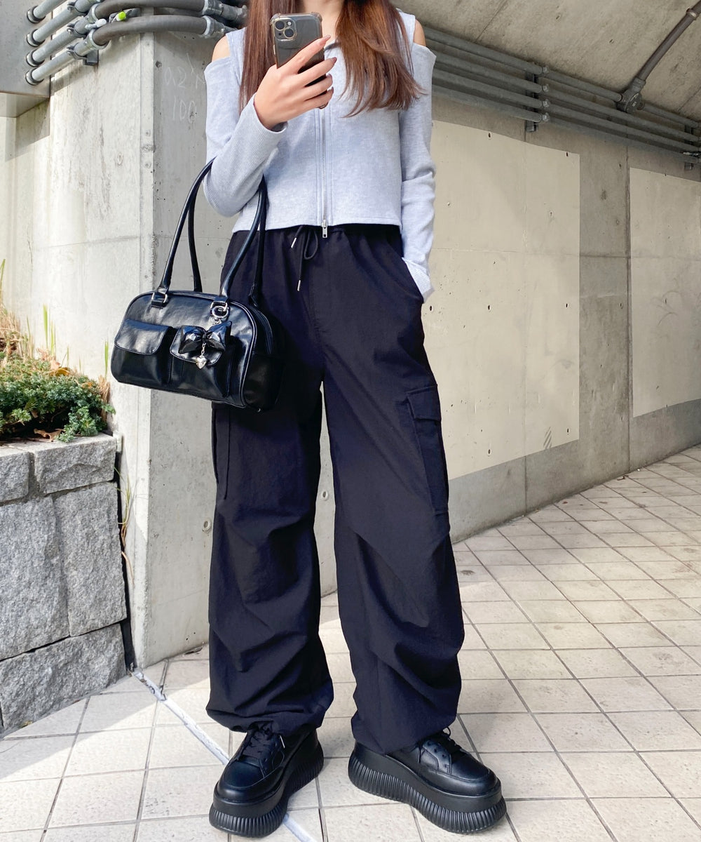 ブラック