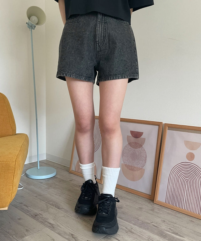デニムショートパンツ/ブラックソノタ モデル：160cm M着用