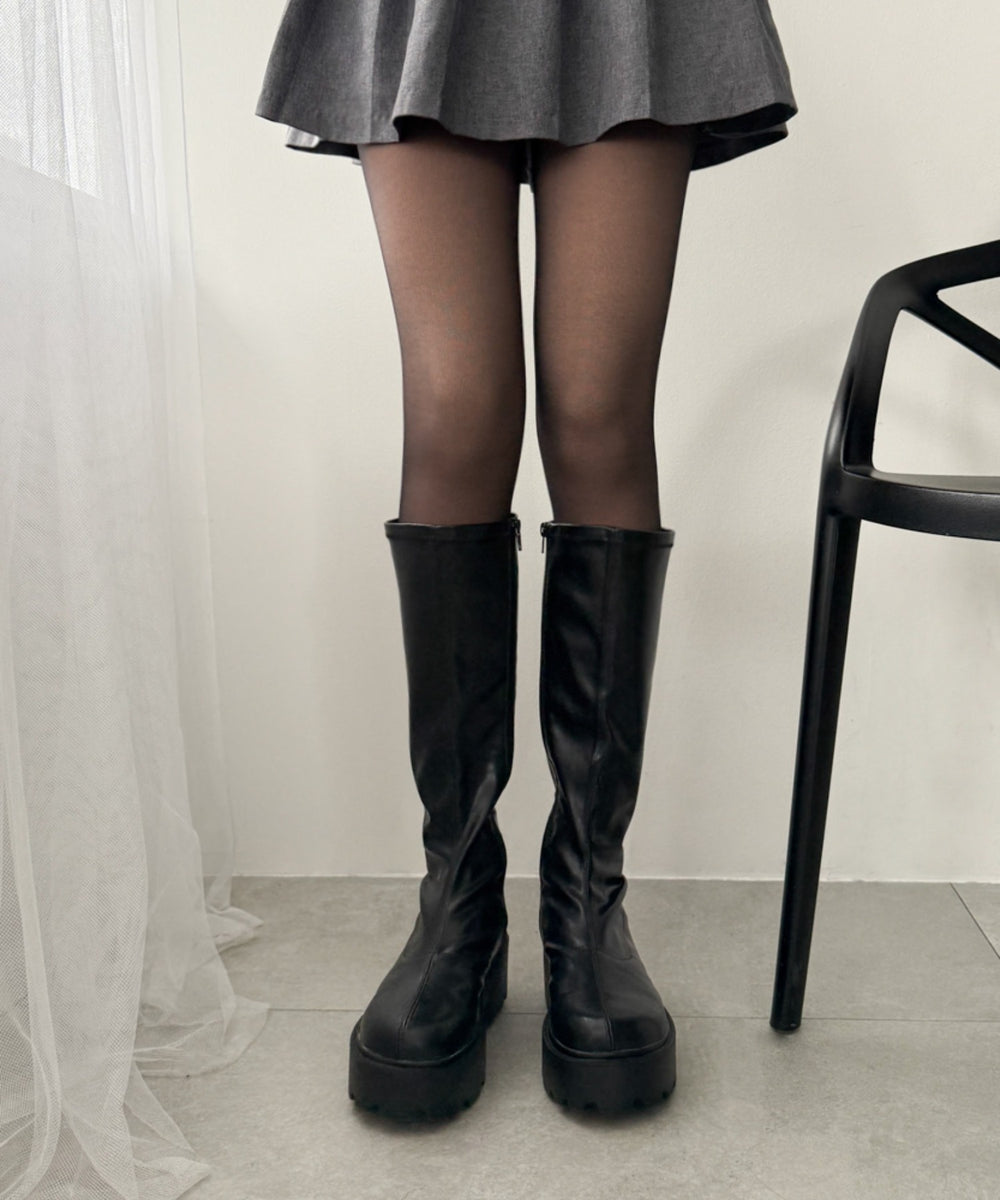 ブラック