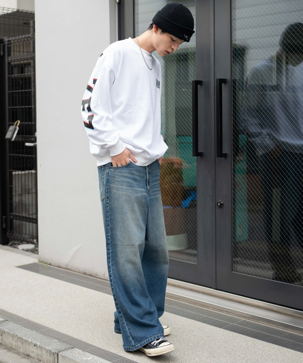 ホワイト モデル：180cm L着用