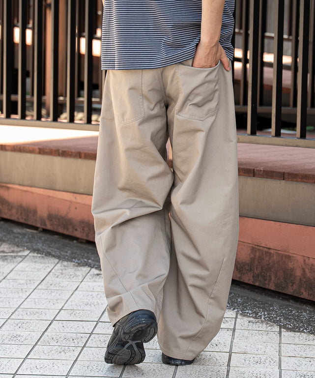ベージュ モデル：180cm L着用