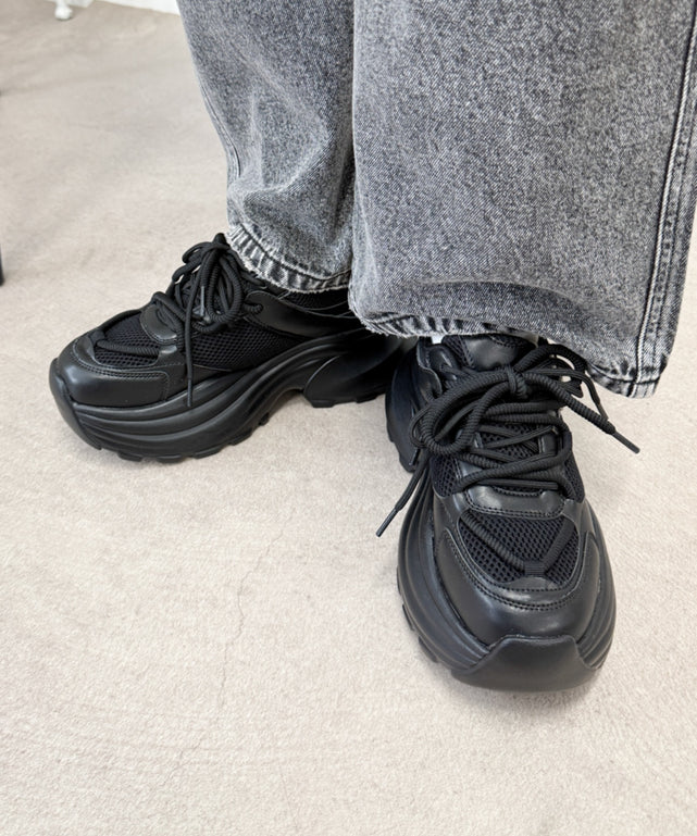 ブラック