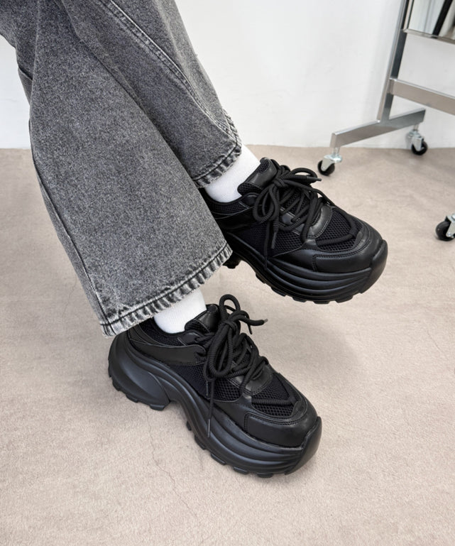 ブラック