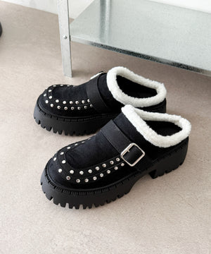 ブラック