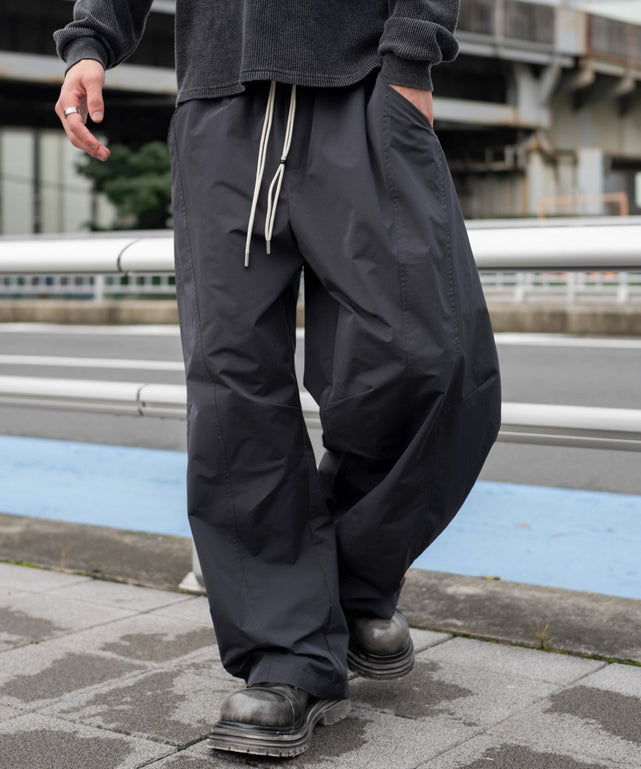 テクニカルバルーンパンツ/グレー モデル：182cm L着用
