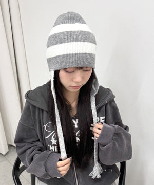 グレー