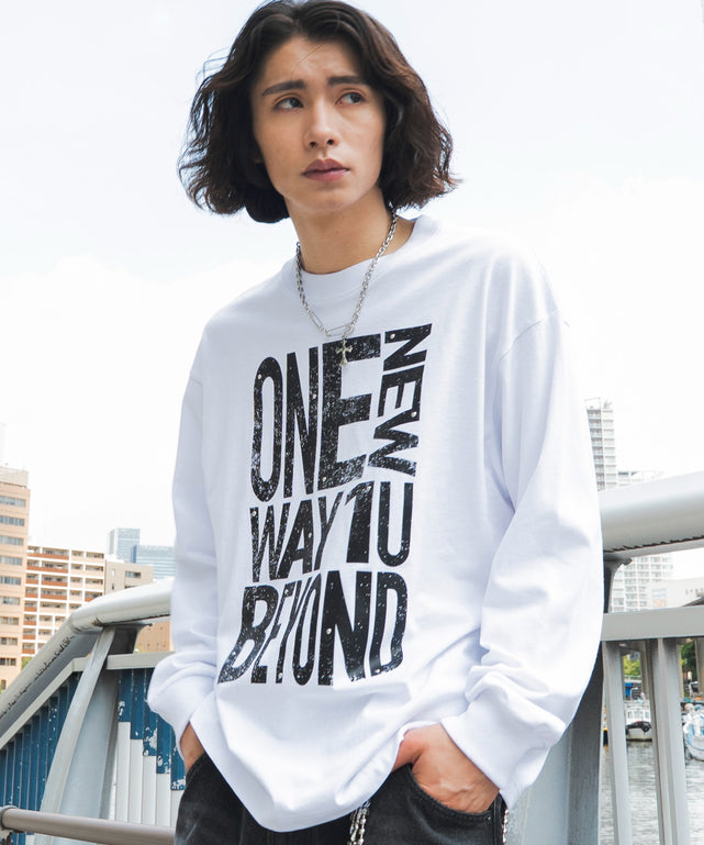 BIGメッセージロンT/ホワイト モデル：182cm L着用