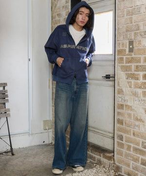 ネイビー モデル：182cm L着用