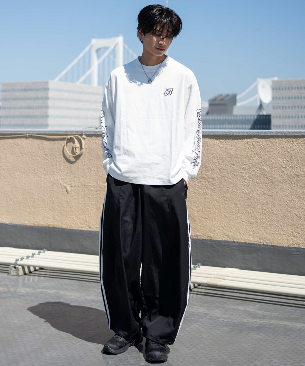 ホワイト モデル：180cm L着用